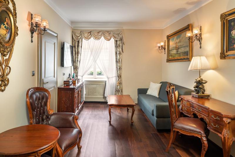 Deluxe Suite image 4