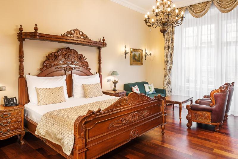 Deluxe Suite image 3