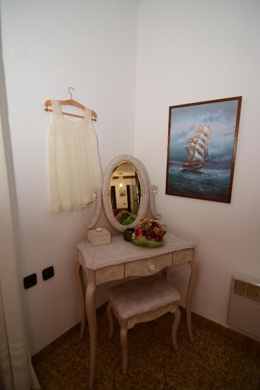 One-Bedroom Apartment image 2