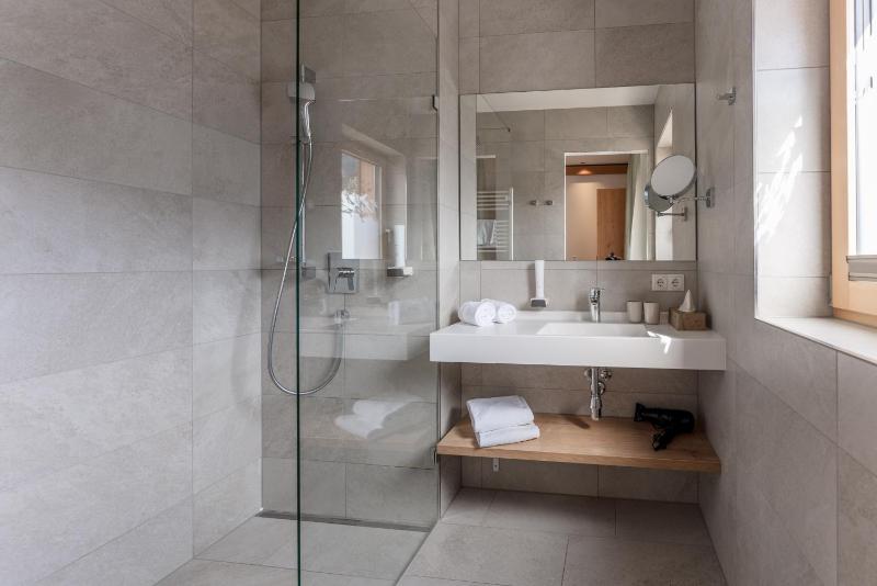 One-Bedroom Apartment image 2