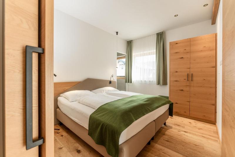 One-Bedroom Apartment image 3