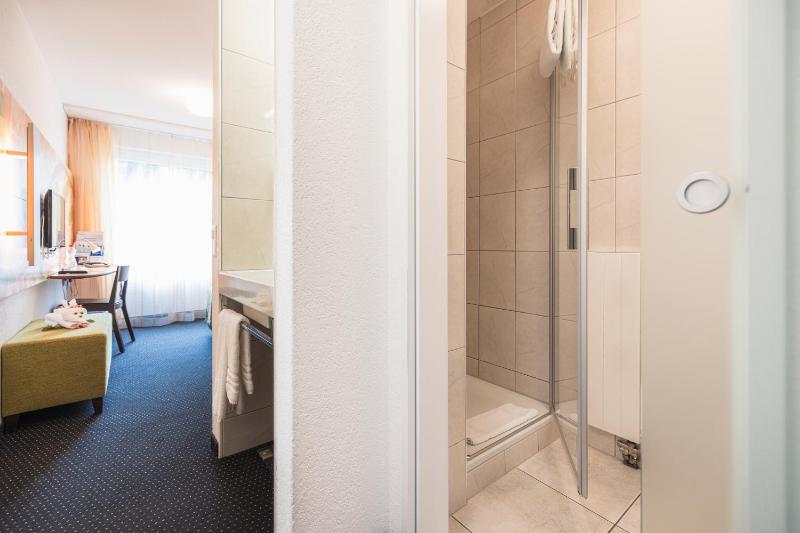 Standard Single Room image 4