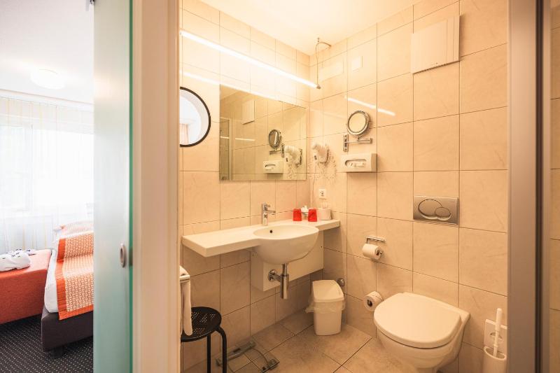 Standard Double or Twin Room with Shower image 4