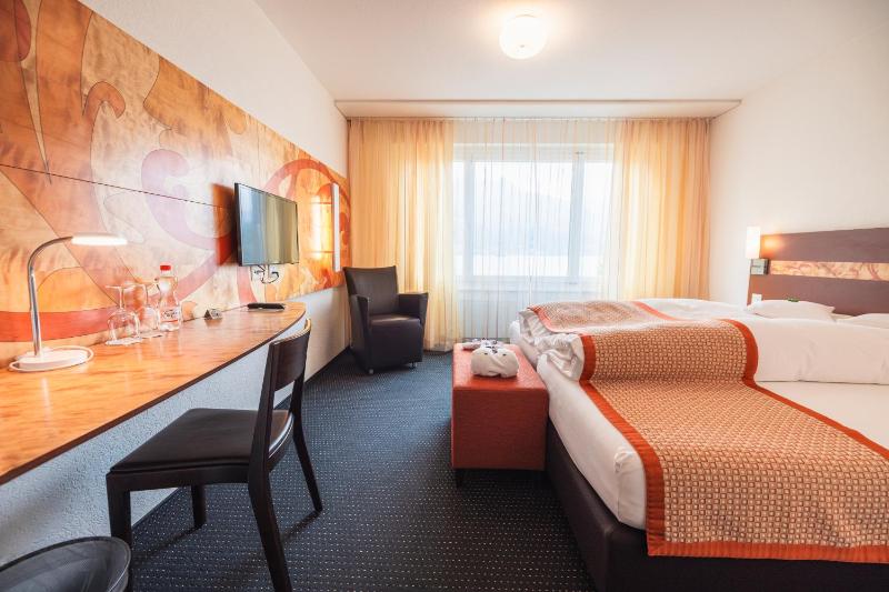 Standard Double or Twin Room with Bath image 1