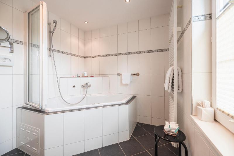 Premium Double Room image 3