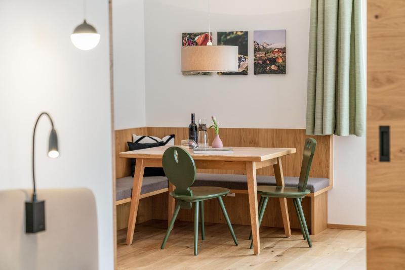 One-Bedroom Apartment image 4