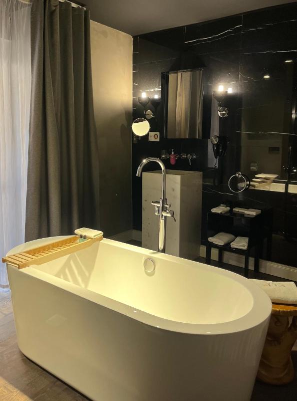 Grand Deluxe Double Room image 3