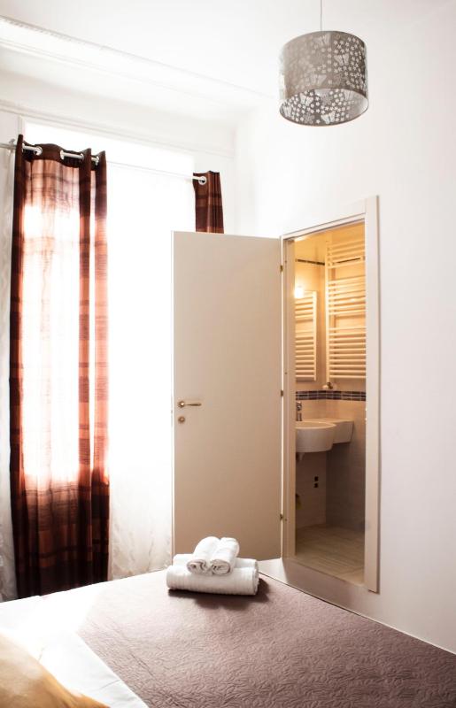 Single Room image 3