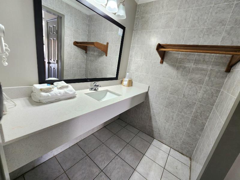 Double Room with Two Double Beds - Non-Smoking image 4