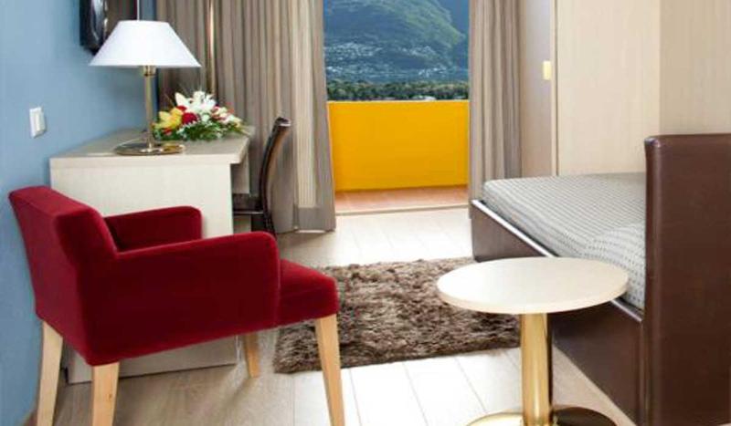 Single Room with Balcony and Lake View image 4