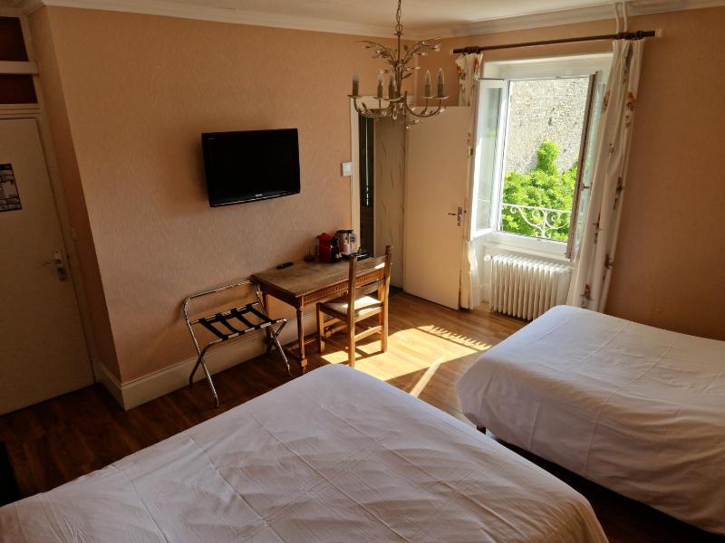 Standard Quadruple Room image 4