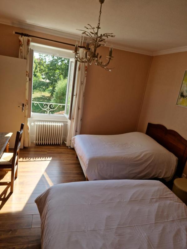 Standard Quadruple Room image 2