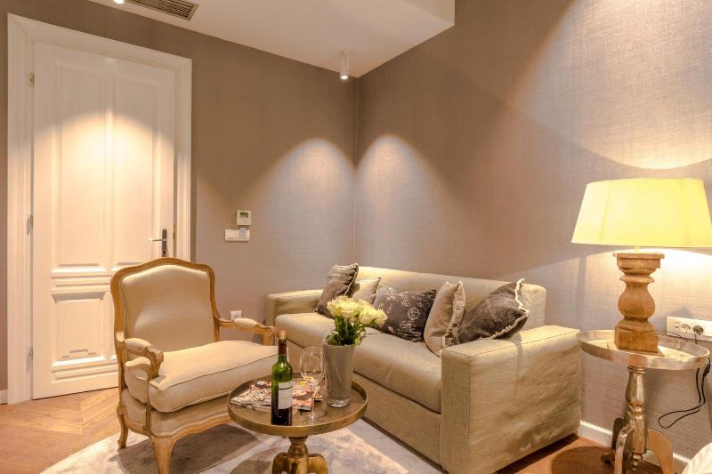Deluxe Double Room image 2