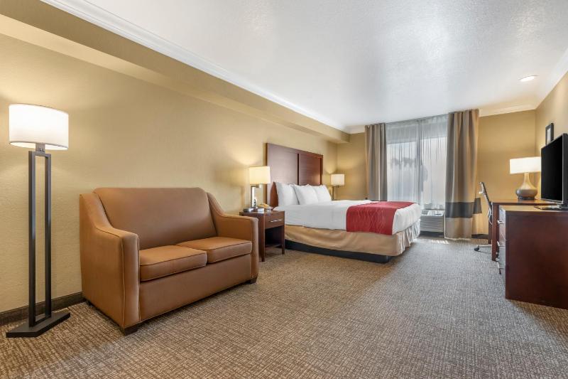 Standard King Room - Non-Smoking  image 3