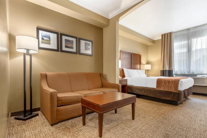 King Suite - Non-Smoking/Top Floor image 2