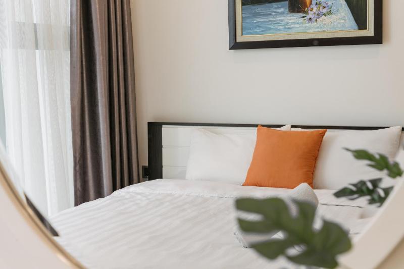 Shendo 1BR Metropolis Central Apartment Ba Dinh - image 8