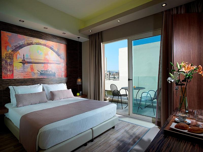 Superior Double Room with Balcony image 3