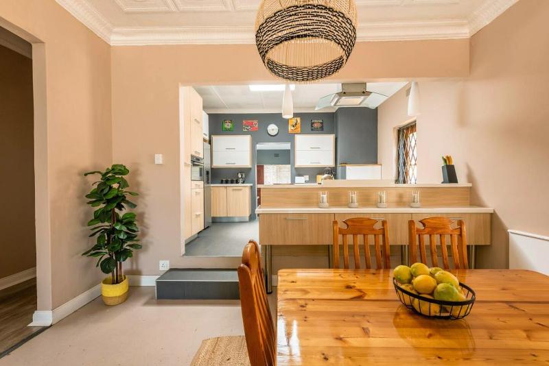 House Firefly Muckleneuk - Furnished House - image 2