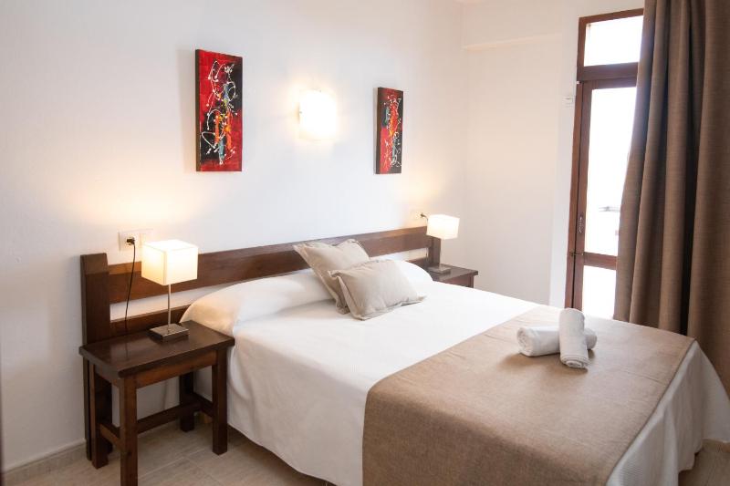 Single Room with Balcony image 4