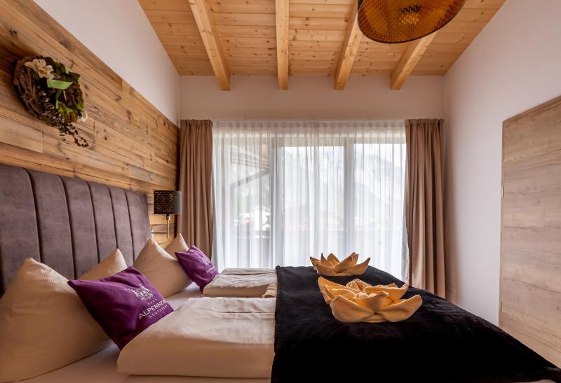 Double Room with Balcony image 3