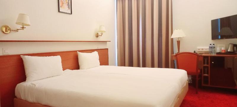 Double Room image 4