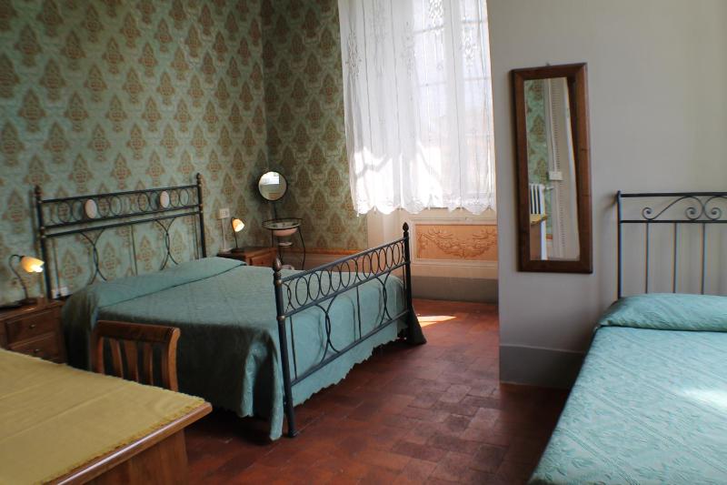 Superior Triple Room image 4