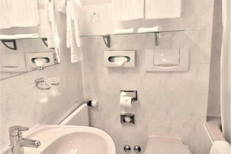 Deluxe Double Room with Balcony image 3