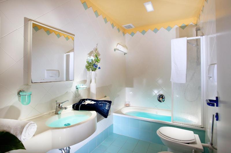 Junior Suite (2 Adults) image 4