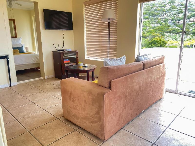 One-Bedroom Apartment image 2