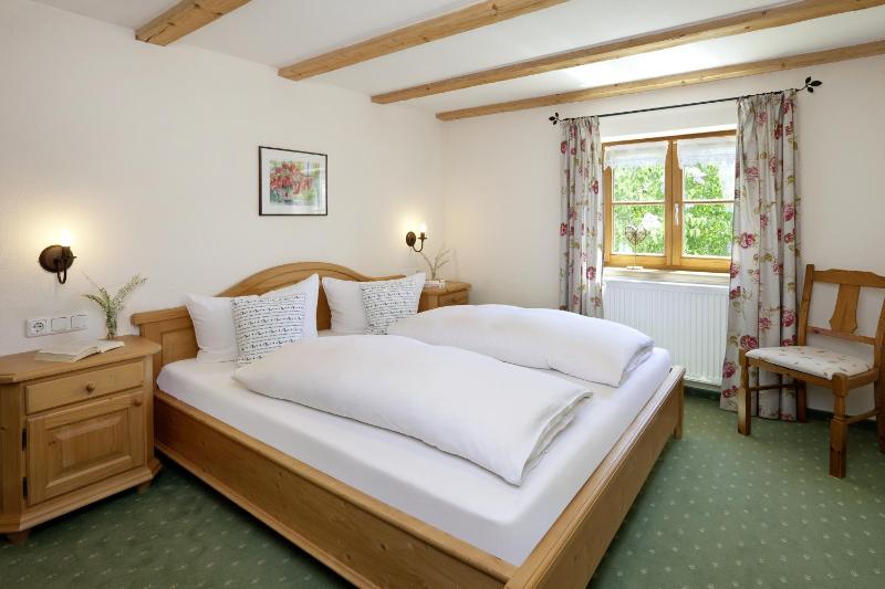 One-Bedroom Apartment image 2