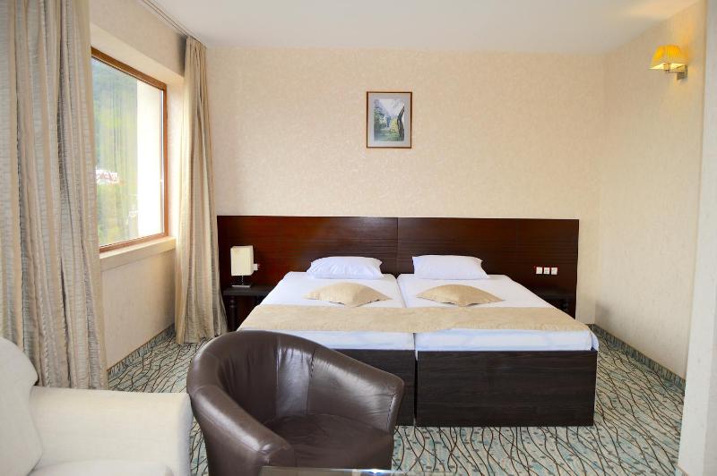 Double Room image 4