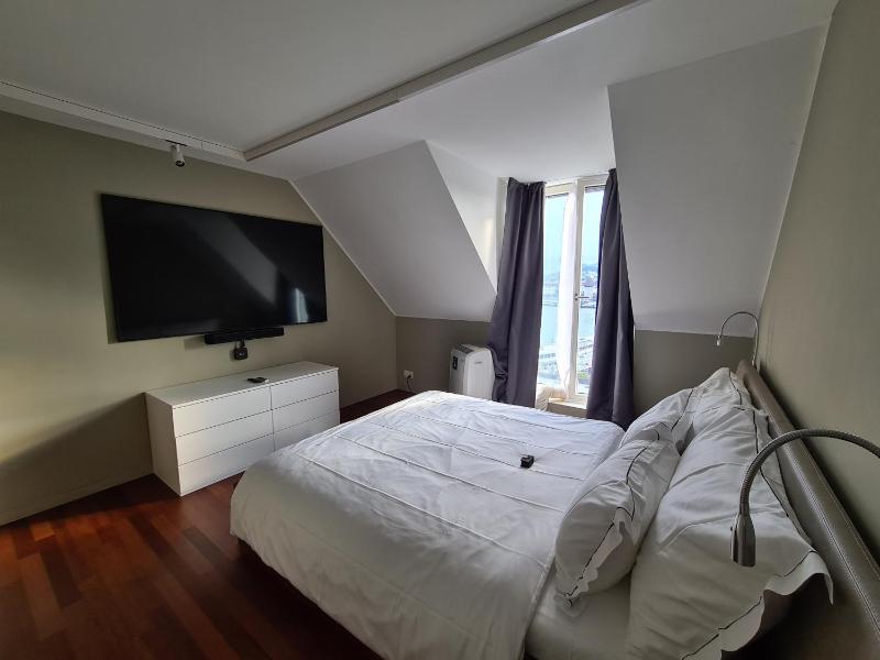 Lucerne Lake View Apartments - image 4