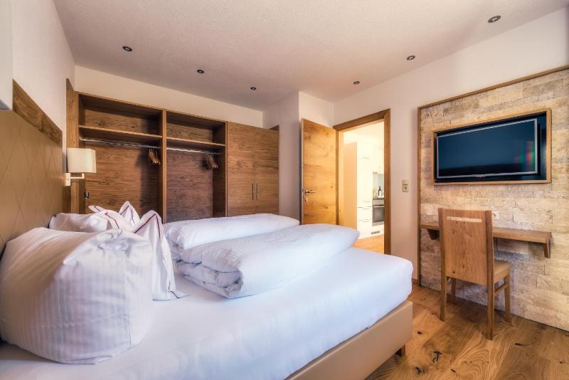 One-Bedroom Apartment image 2