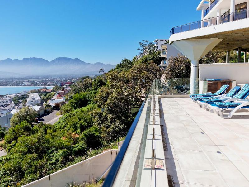 'Harbour Views' - 2 bedroom sleeps 4 with private pool and large veranda! - image 12
