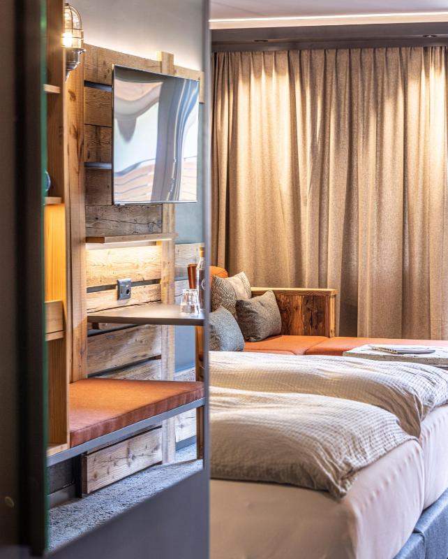 BaseCamp Hotel - image 10
