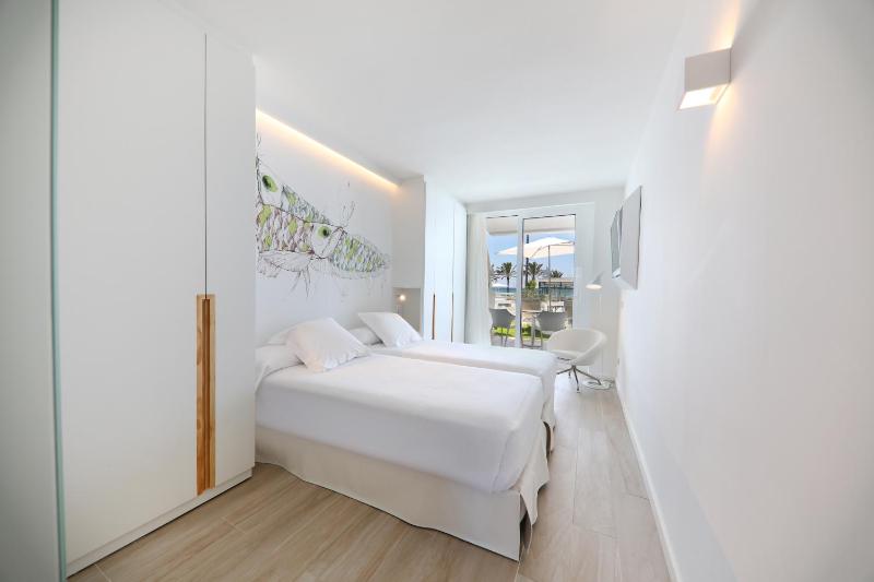 Double Pool View Premium Terrace image 4