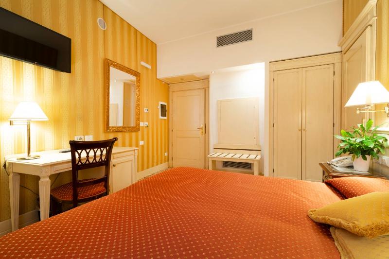 Superior Double or Twin Room image 4