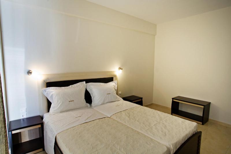 Twin Room image 3