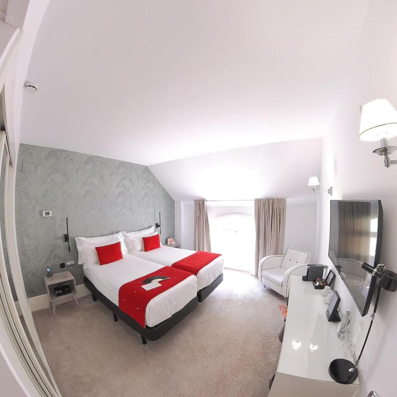 Standard Double or Twin Room image 4