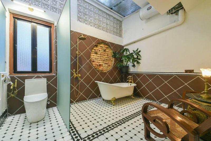 Hidden Mansion with Private Pool - image 10