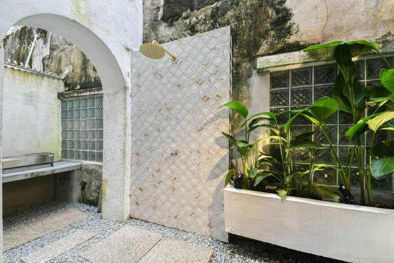 Hidden Mansion with Private Pool - image 33
