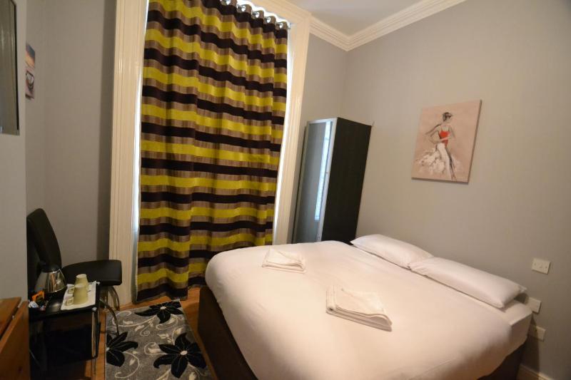 Double Room image 2