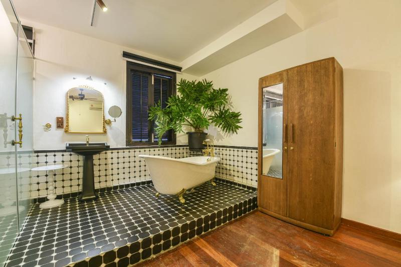 Hidden Mansion with Private Pool - image 42