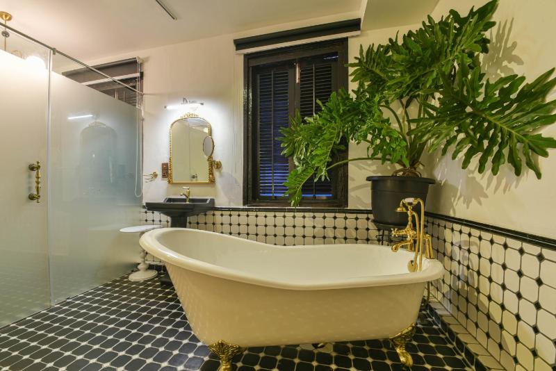 Hidden Mansion with Private Pool - image 37