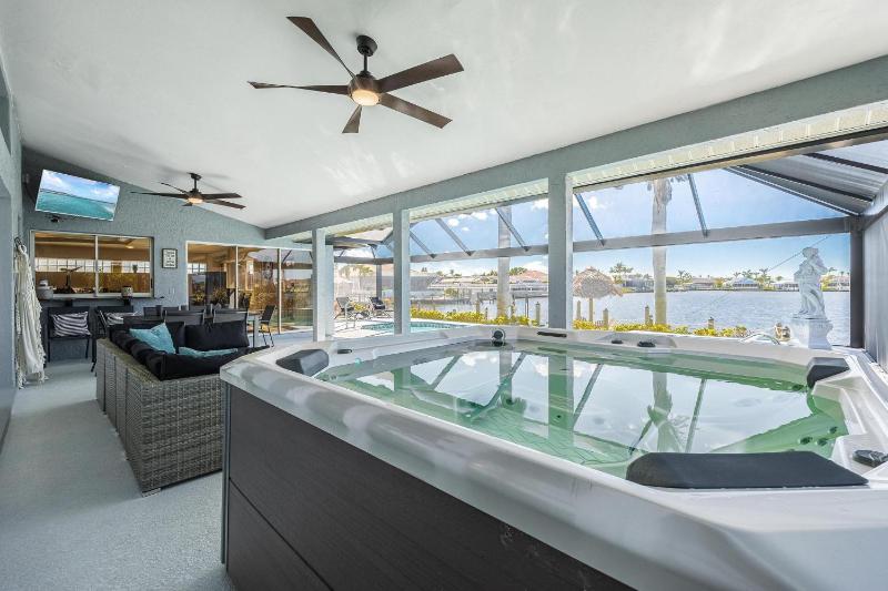 Heated Pool Beautiful Sunsets Fishing Dock- Villa Thunderbird View - Roelens Vacations - image 21