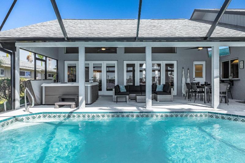 Heated Pool Beautiful Sunsets Fishing Dock- Villa Thunderbird View - Roelens Vacations - image 22