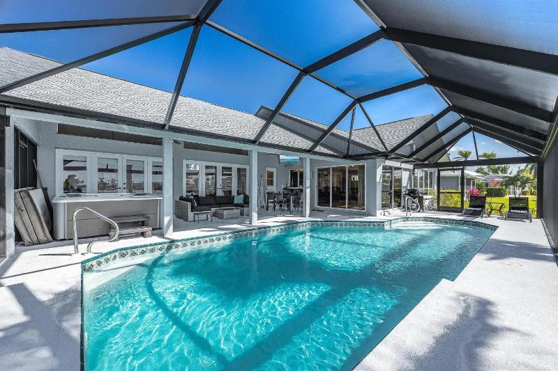 Heated Pool Beautiful Sunsets Fishing Dock- Villa Thunderbird View - Roelens Vacations - image 9
