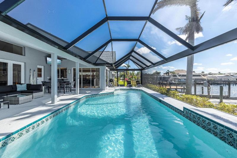 Heated Pool Beautiful Sunsets Fishing Dock- Villa Thunderbird View - Roelens Vacations - image 10