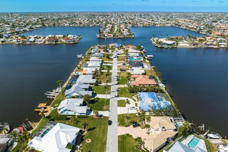 Heated Pool Beautiful Sunsets Fishing Dock- Villa Thunderbird View - Roelens Vacations - image 18