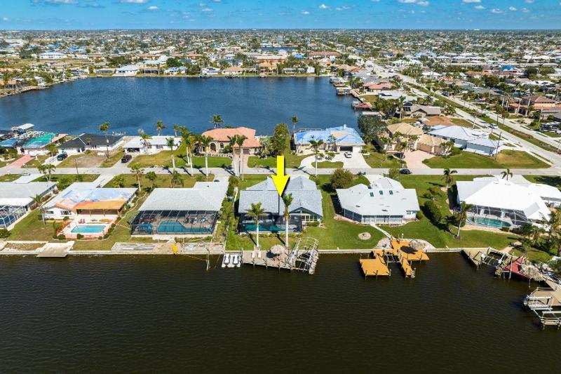 Heated Pool Beautiful Sunsets Fishing Dock- Villa Thunderbird View - Roelens Vacations - image 3